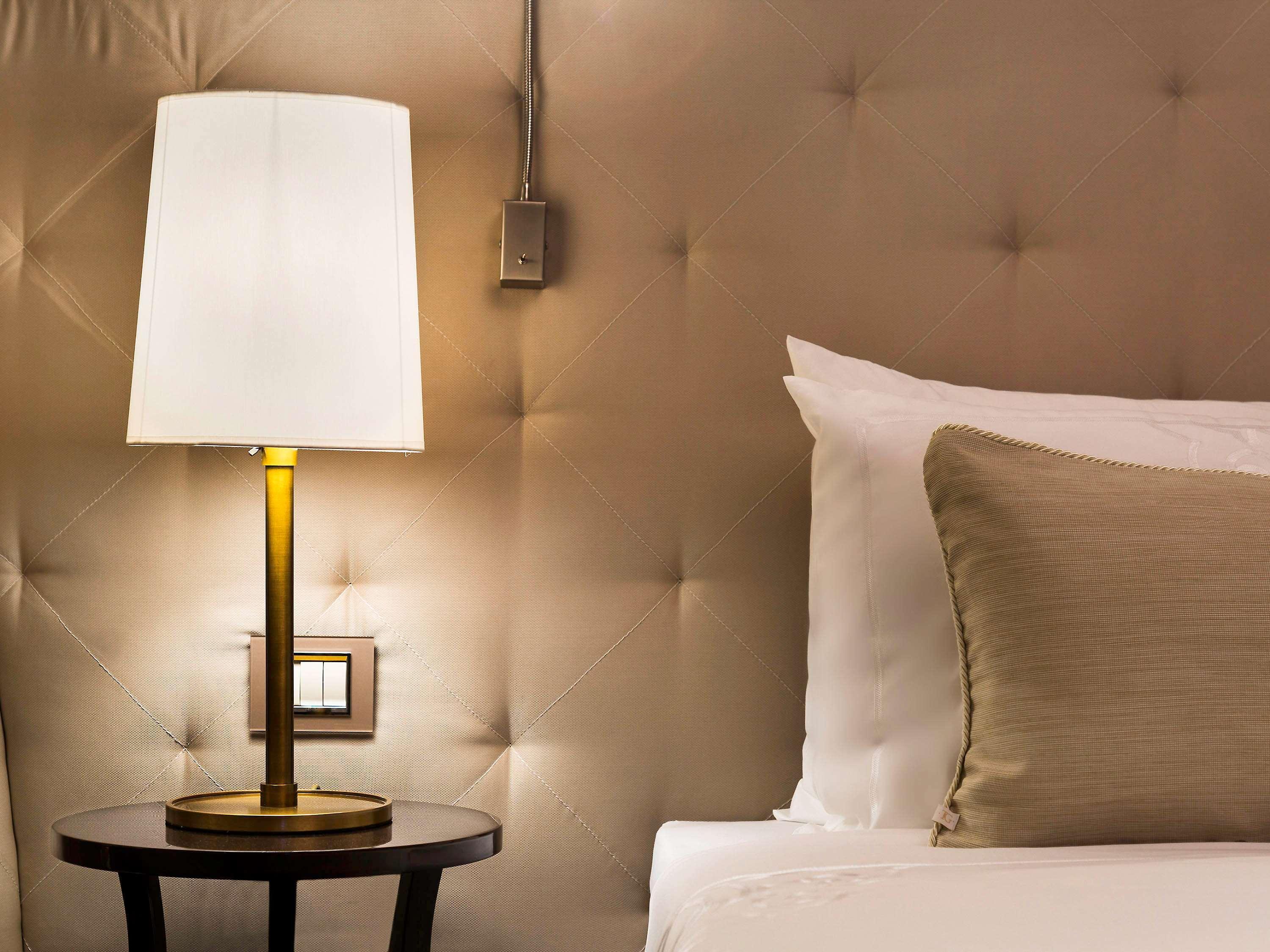 David Tower Hotel Netanya By Prima Hotels - 16 Years Plus Eksteriør billede A table lamp