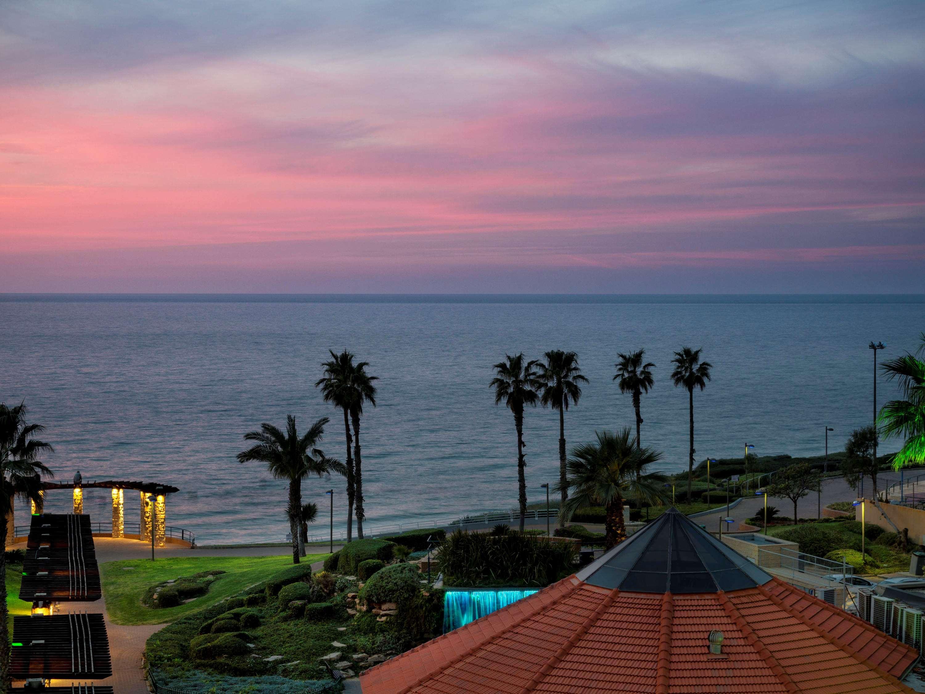 David Tower Hotel Netanya By Prima Hotels - 16 Years Plus Eksteriør billede Sunset at the beach