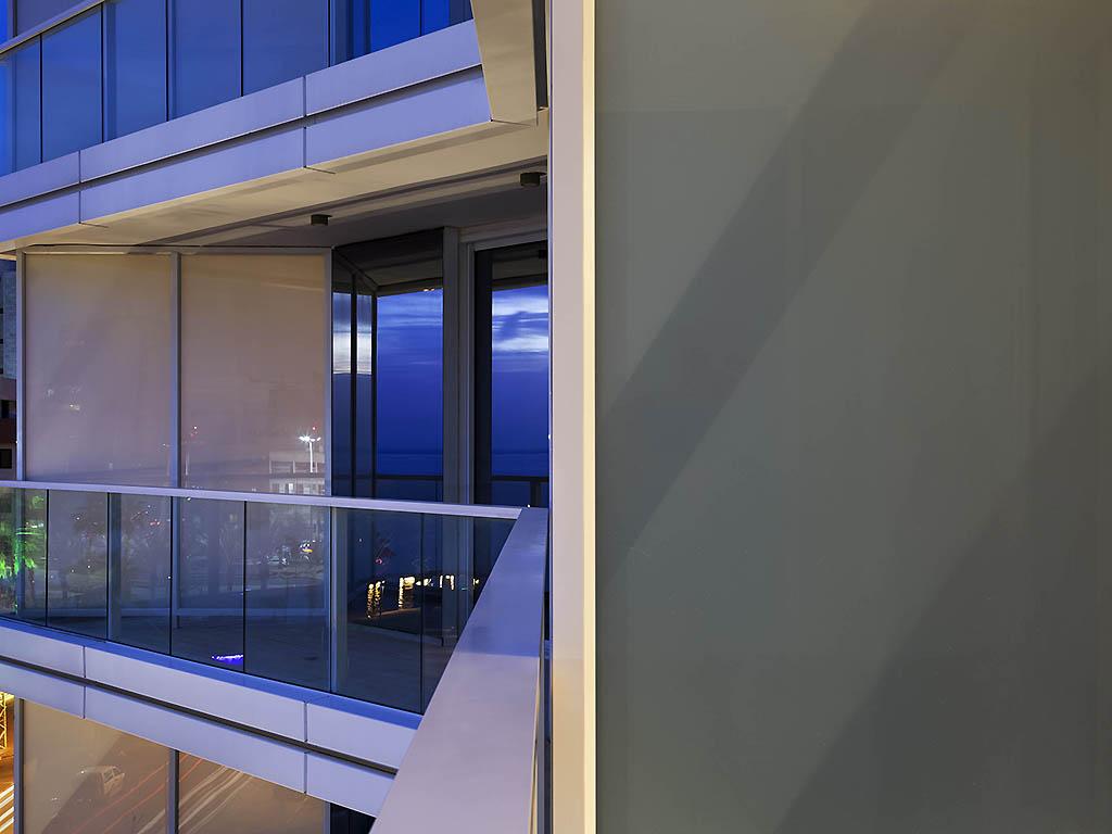 David Tower Hotel Netanya By Prima Hotels - 16 Years Plus Eksteriør billede Switchable glass
