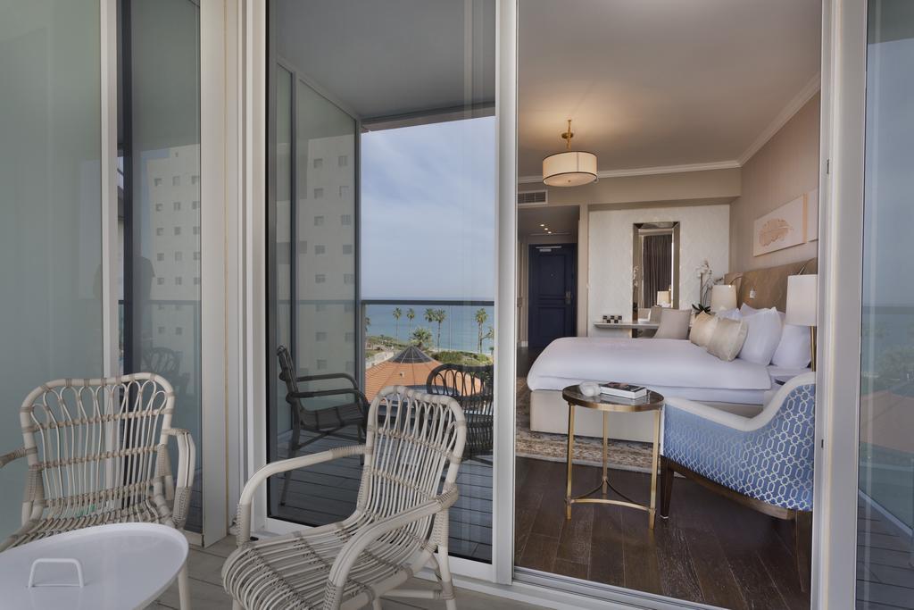 David Tower Hotel Netanya By Prima Hotels - 16 Years Plus Eksteriør billede A bedroom at the Four Seasons Hotel